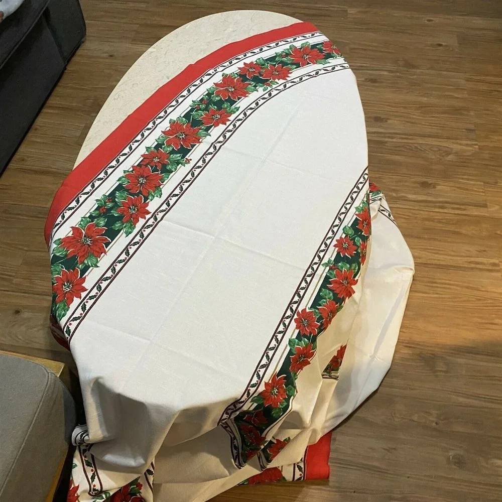 Vintage Sunweave Tablecloth Christmas Poinsettia Made in USA Oval 10 napkins